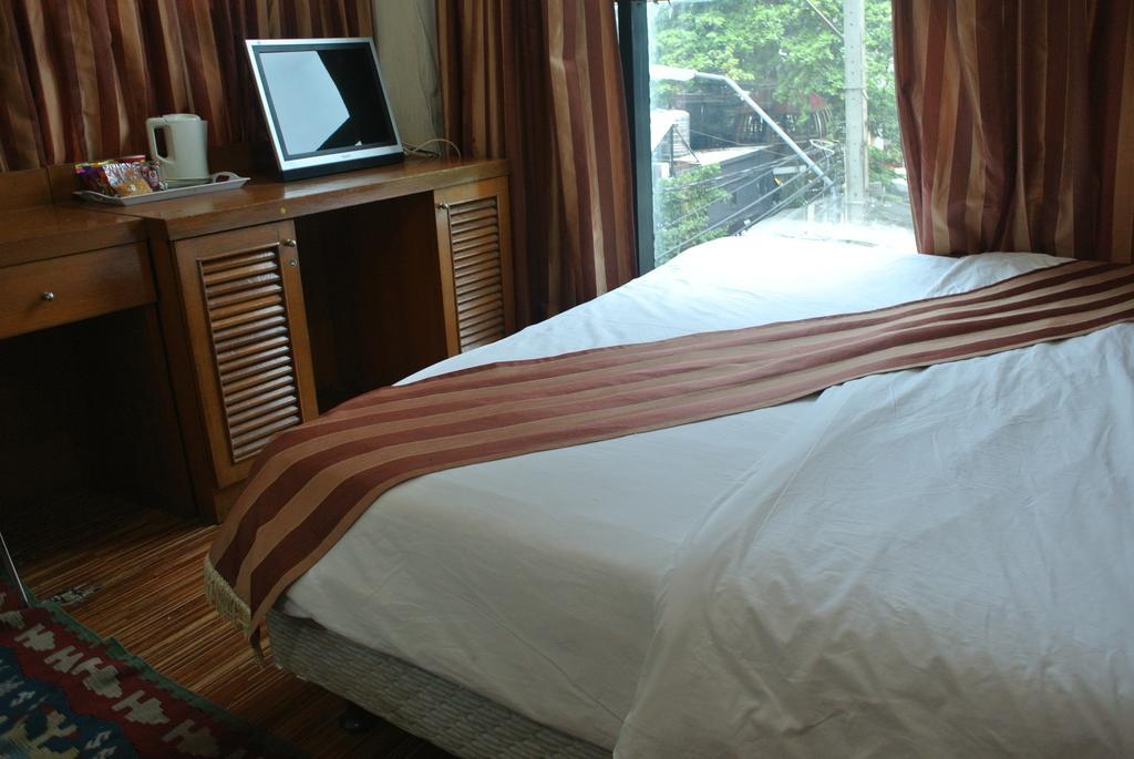 Sun City Hotel Bangkok Buitenkant foto