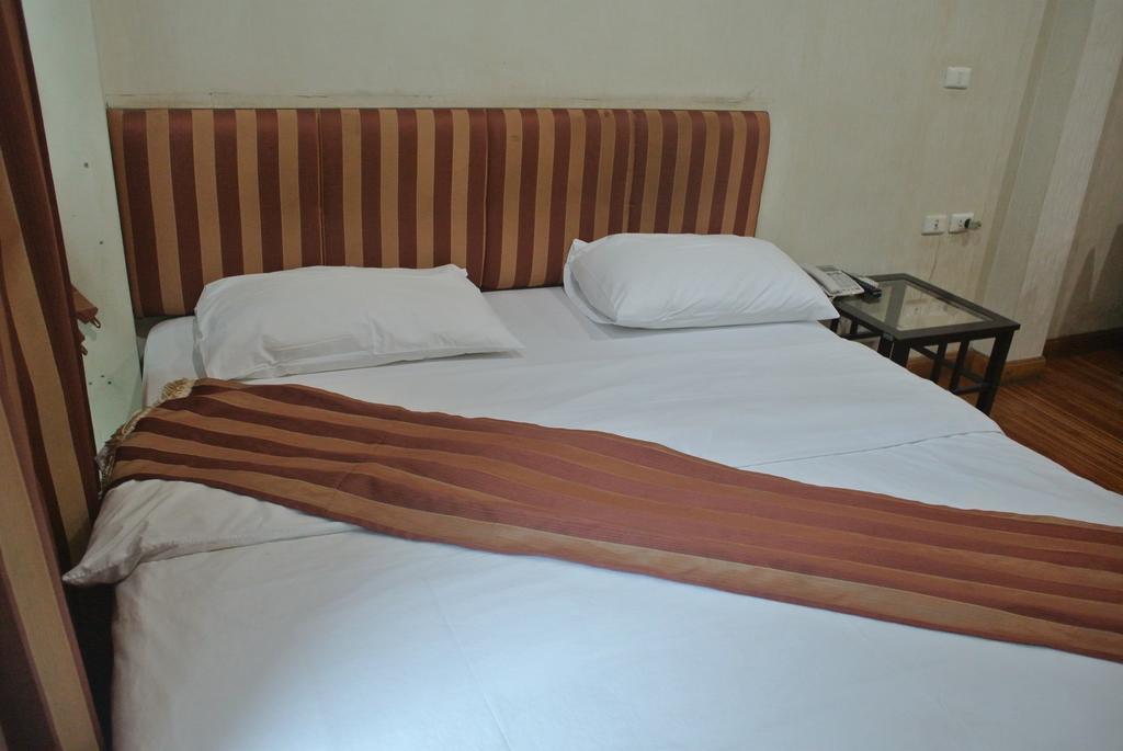 Sun City Hotel Bangkok Kamer foto
