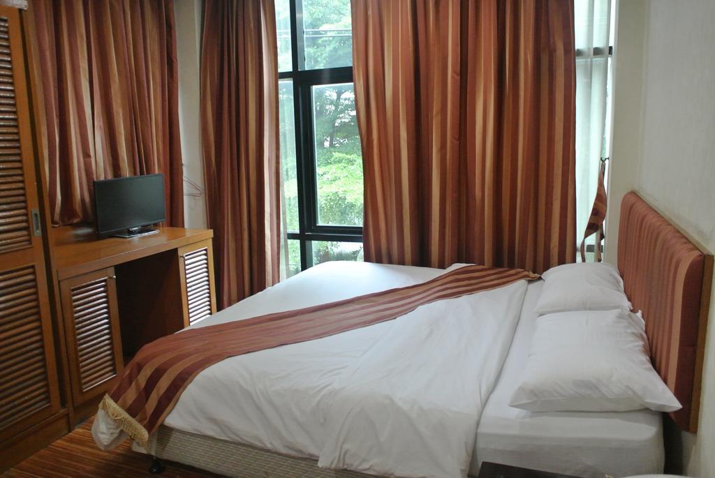 Sun City Hotel Bangkok Buitenkant foto