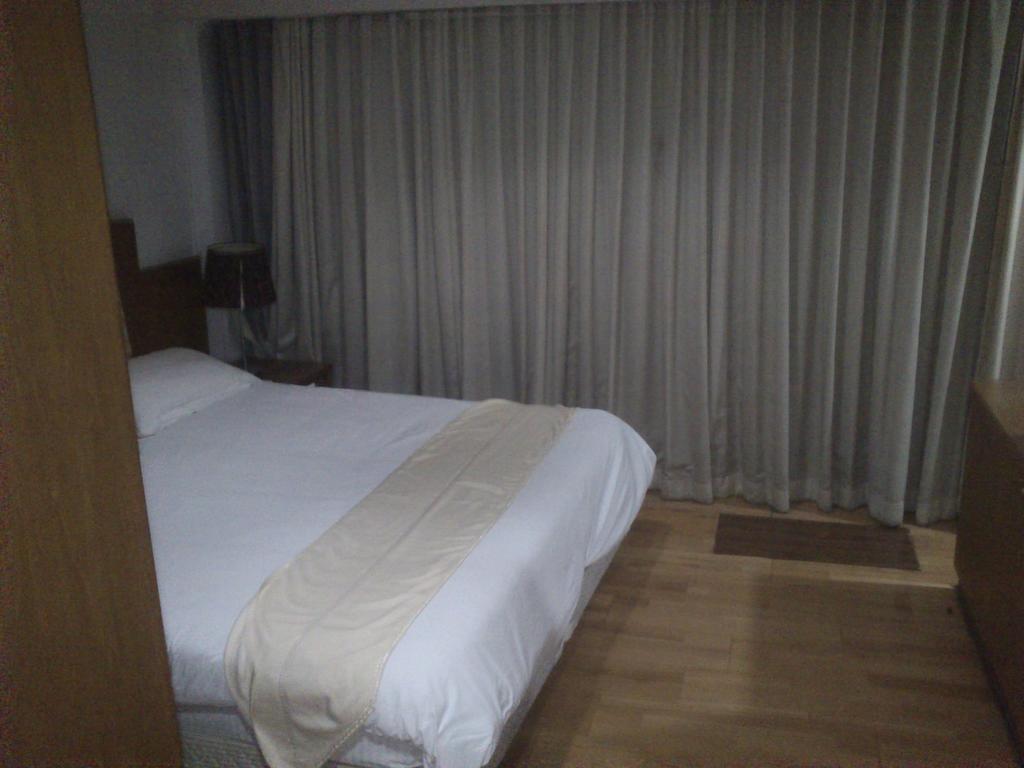 Sun City Hotel Bangkok Buitenkant foto