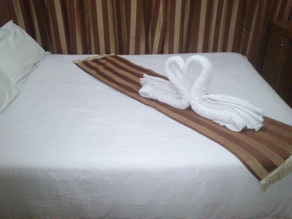Sun City Hotel Bangkok Buitenkant foto