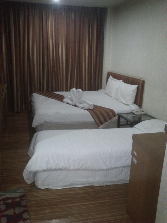 Sun City Hotel Bangkok Buitenkant foto